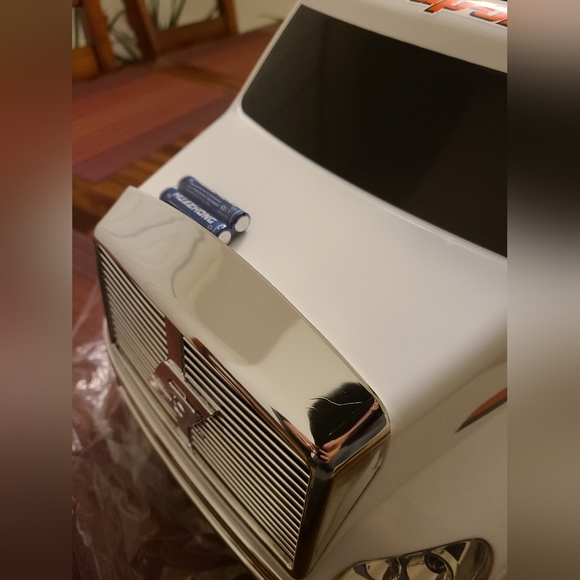 RIDE ON SNAP-ON TRUCK - Picture 6 of 9